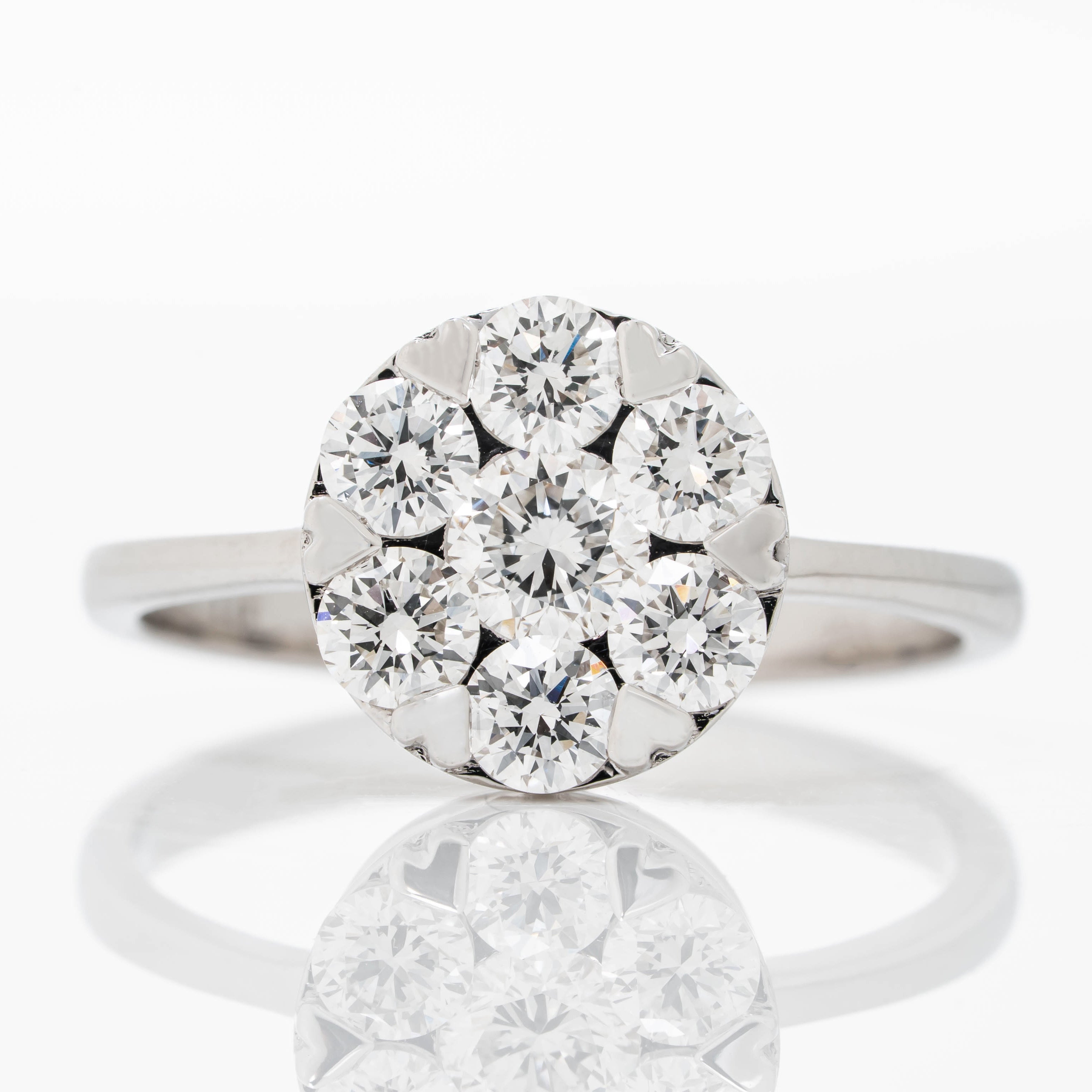 HEART SHAPED PRONG ESSEMBLYING BRILLIANT ROUND CUT SOLITAIRE LAB GROWN DIAMOND IN CLUSTER SETTING
