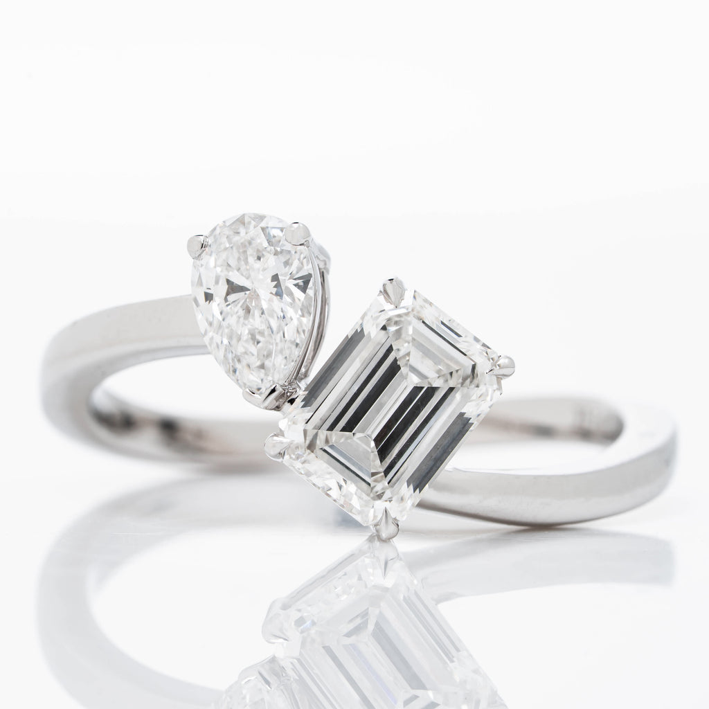DUET RING IN EMERALD & PEAR CUT SOLITAIRE LAB GROWN DIAMOND