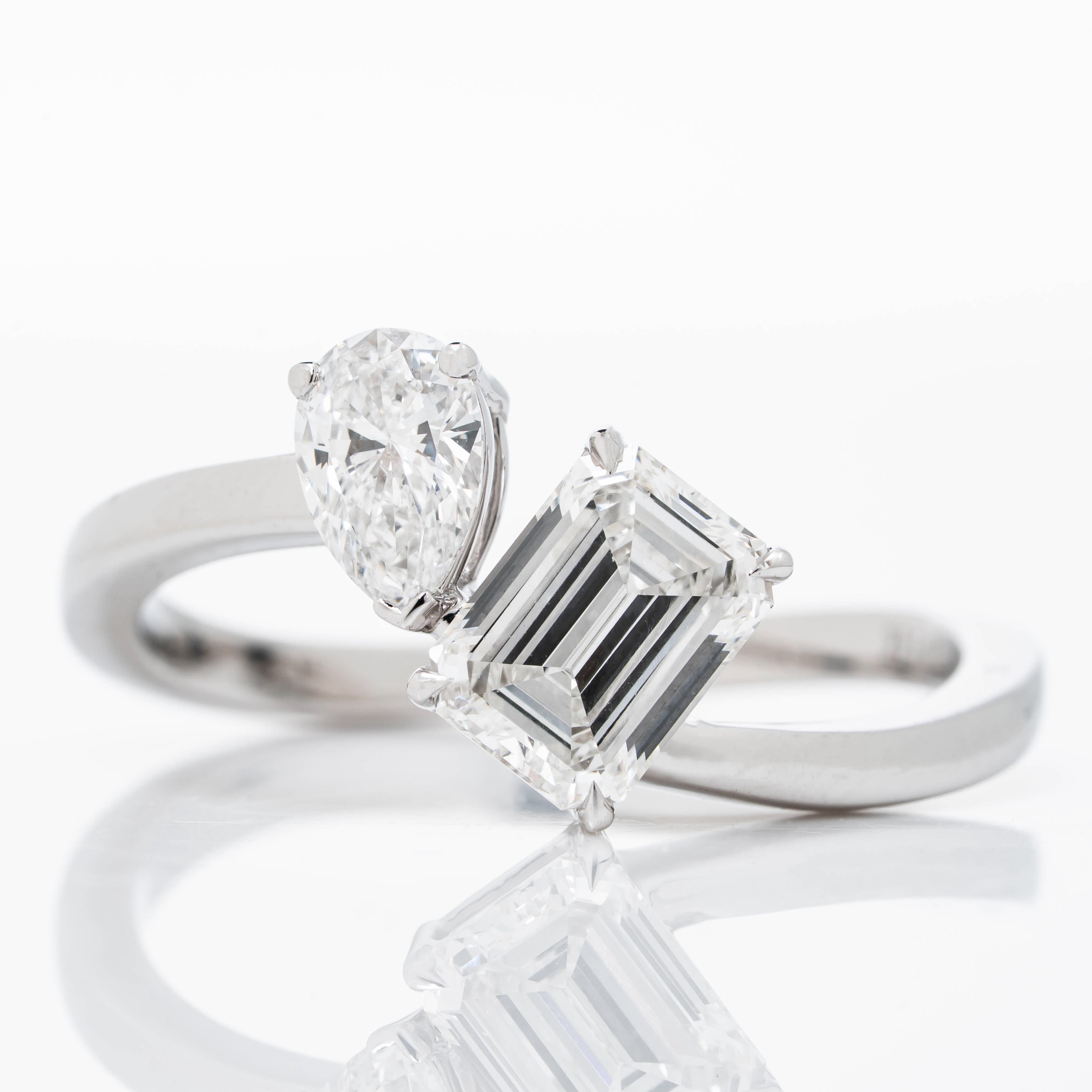 DUET RING IN EMERALD & PEAR CUT SOLITAIRE LAB GROWN DIAMOND