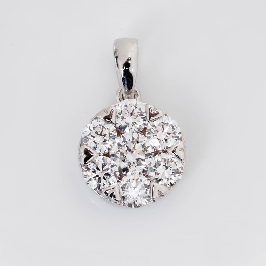 HEART PRONG FEATURING BRILLIANT CUT ROUND SOLITAIR LAB GROWN DIAMOND WITH CLUSTER SETTING