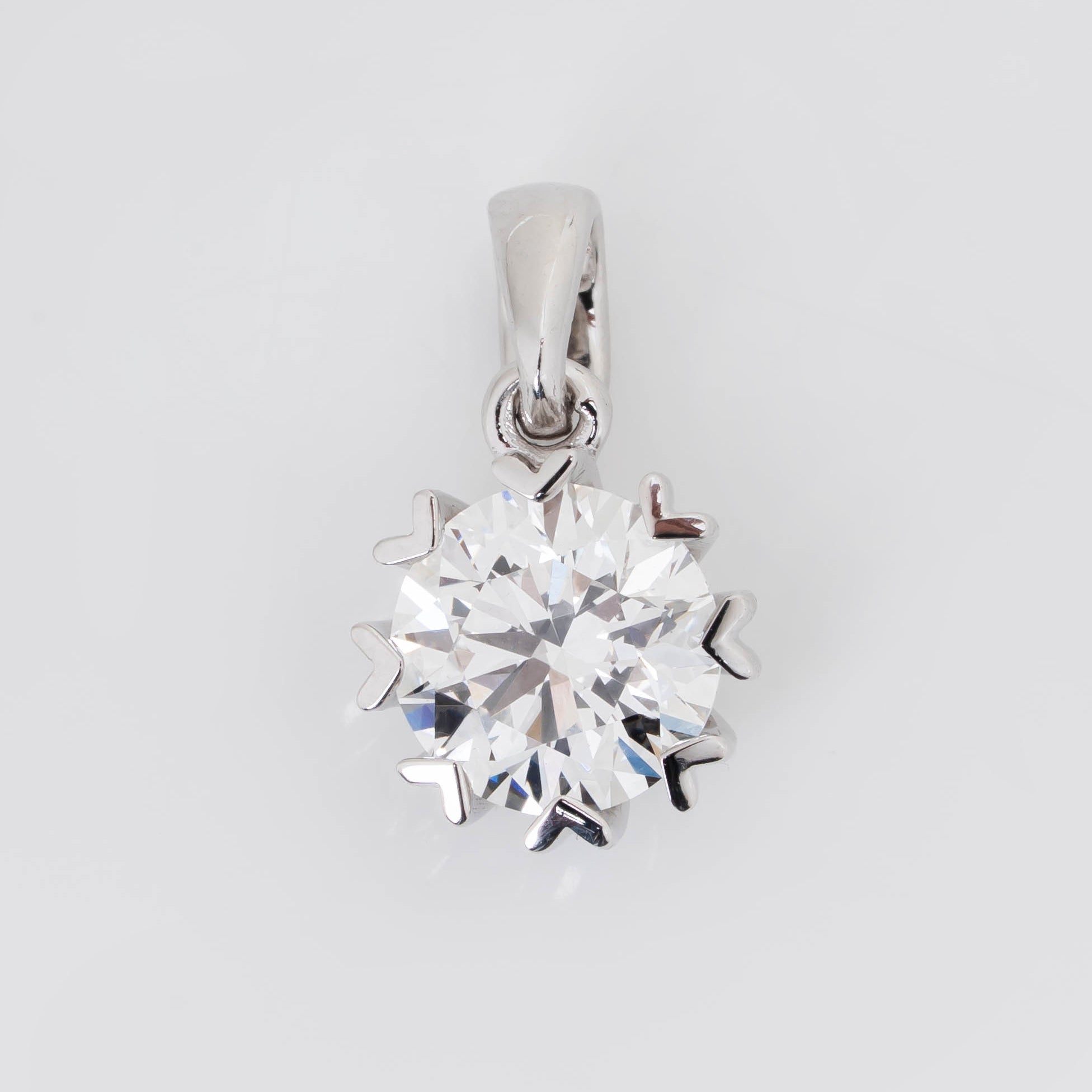 FANCY SHAPED HEART PRONG PENDENT WITH SOLITAIR EXCELLENT ROUND CUT DIAMOND