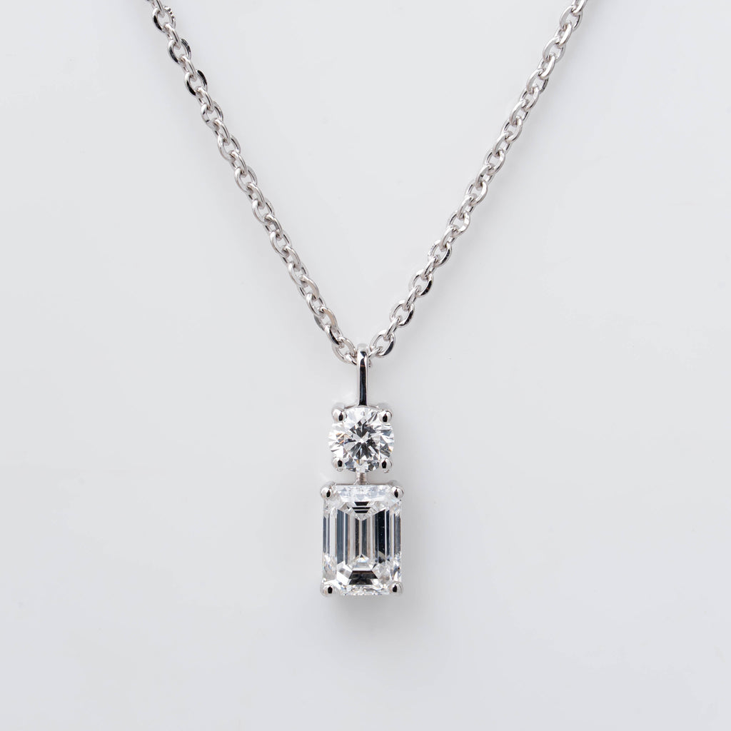 ETERNAL DUET PENDENT IN EMRALD & ROUND BRILLIANT CUT LAB GROWN DIAMOND