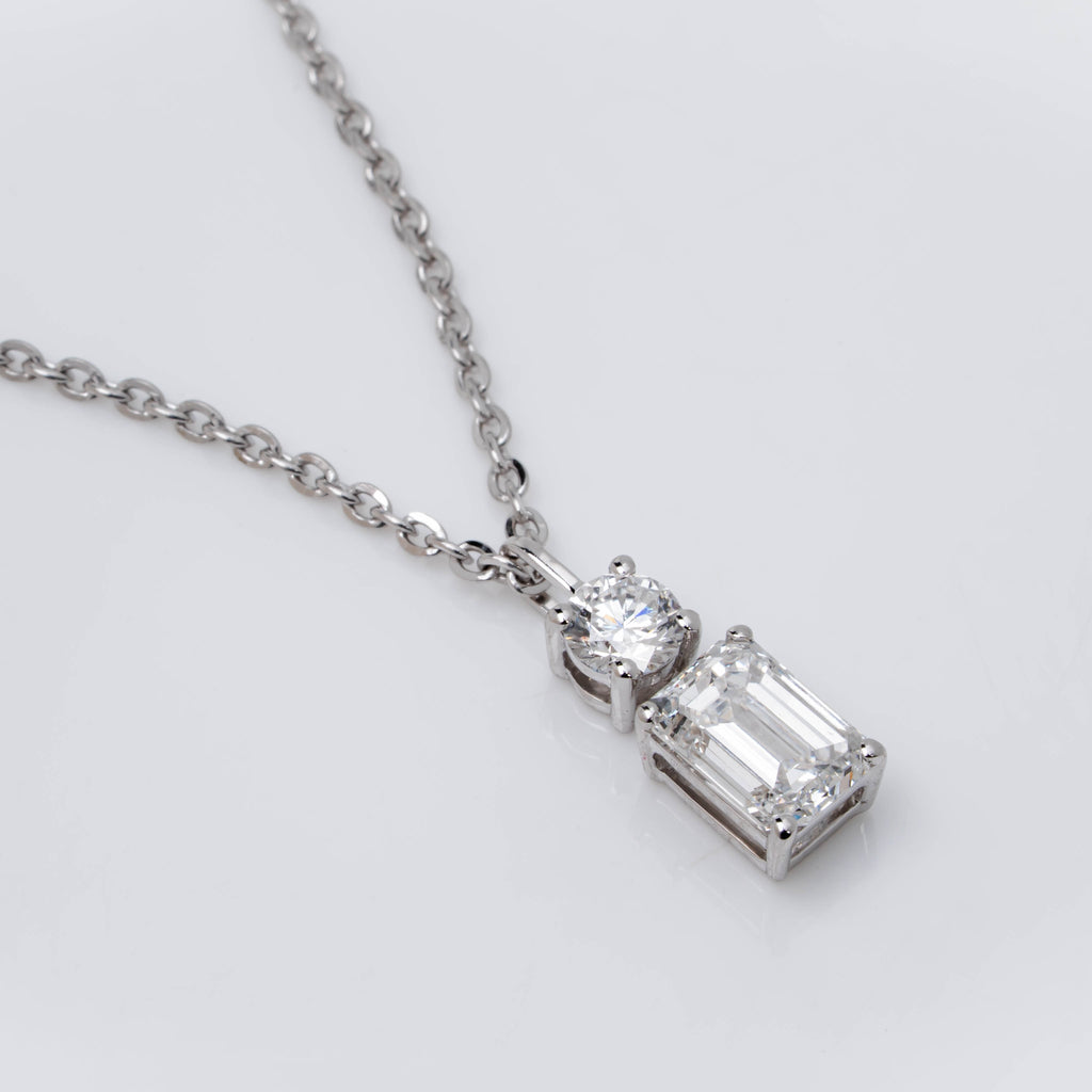ETERNAL DUET PENDENT IN EMRALD & ROUND BRILLIANT CUT LAB GROWN DIAMOND