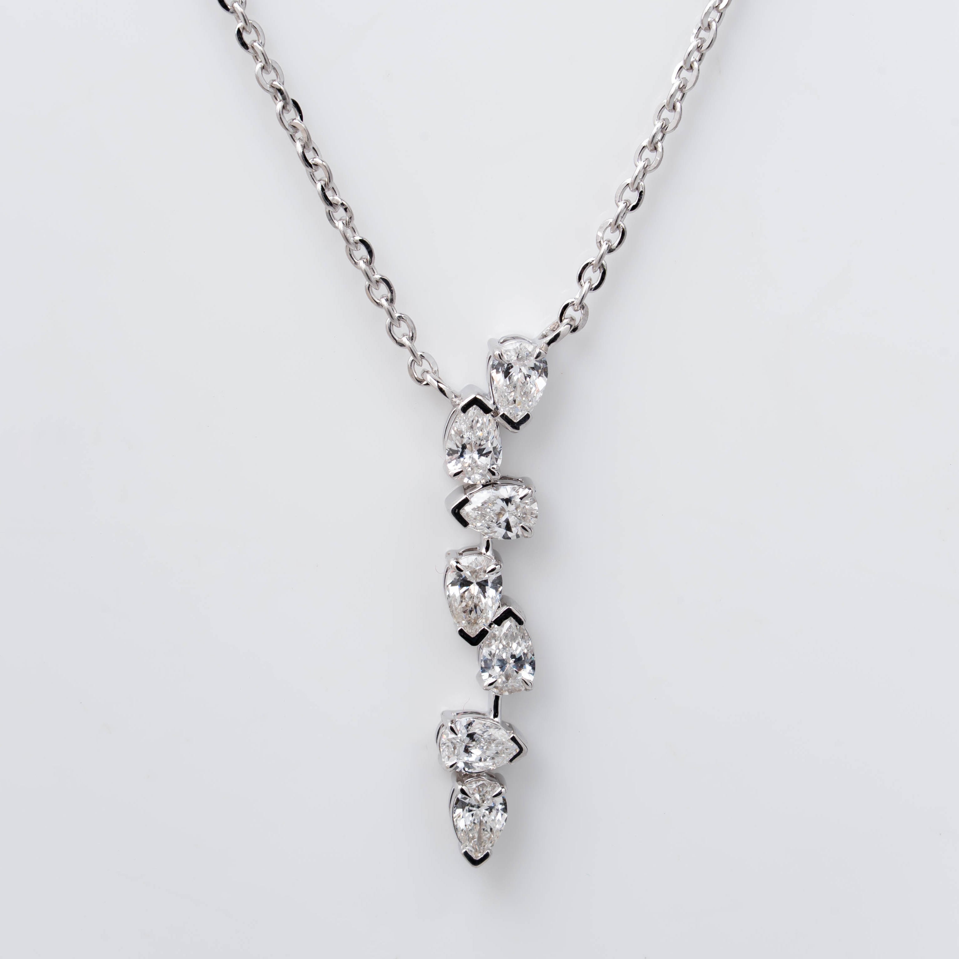 PEAR DROP PENDENT WITH STUNNING SOLITAIR PEAR CUT LAB GROWN DIAMOND